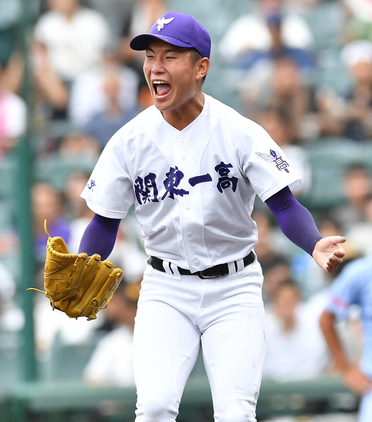 関東第一対東海大相模　8回裏東海大相模1死、三浦を空振り三振に抑え、雄たけびをあげる関東第一・畠中（撮影・岩下翔太）