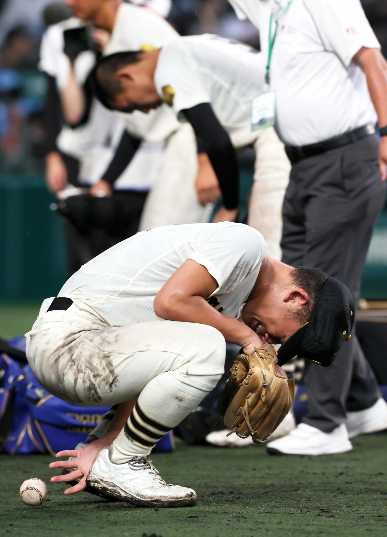 神村学園対大社　神村学園に敗れ涙を流す大社エース馬庭（撮影・上山淳一）