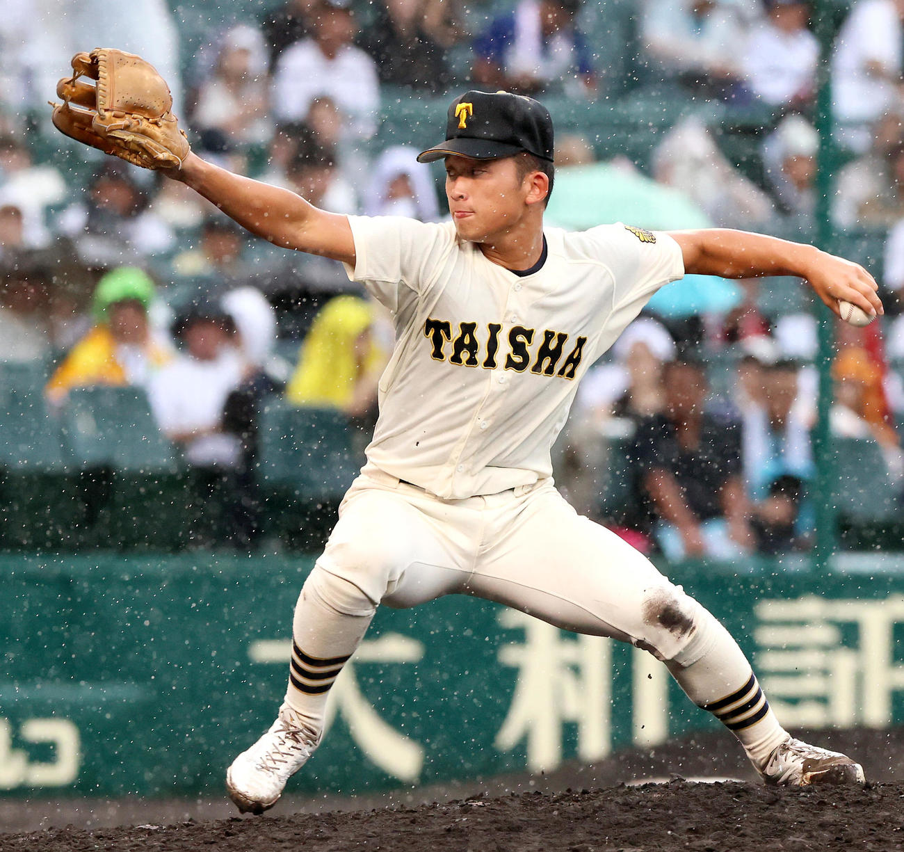 神村学園対大社　力投する大社エース馬庭（撮影・上山淳一）