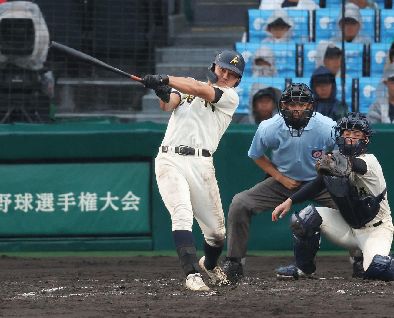 神村学園対大社　7回表神村学園1死一、二塁、正林は左前適時打を放つ