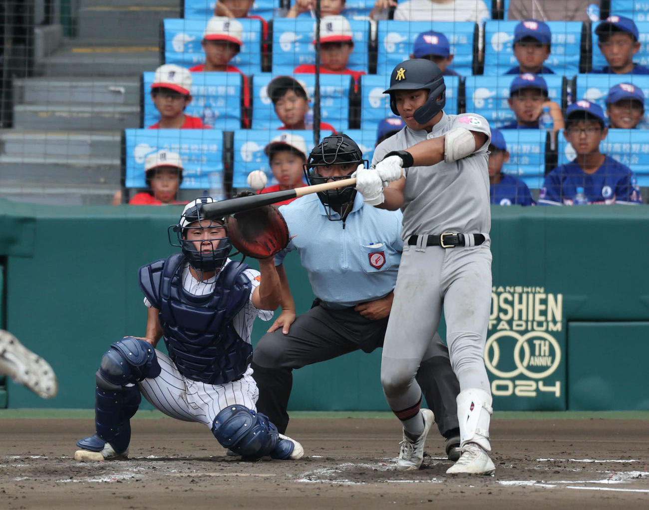 滋賀学園対青森山田　7回裏青森山田2死三塁、吉川は先制の左前適時打を放つ