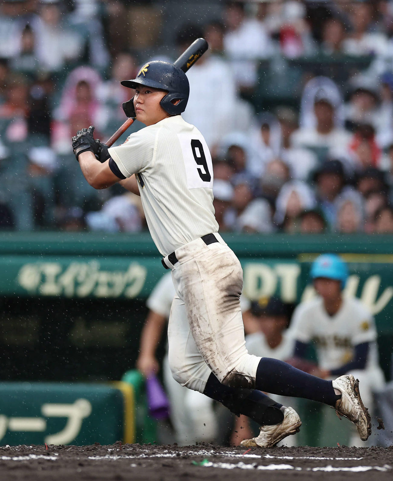 神村学園対大社　7回表神村学園1死一、二塁、左前適時打を放つ正林（2024年8月19日撮影）