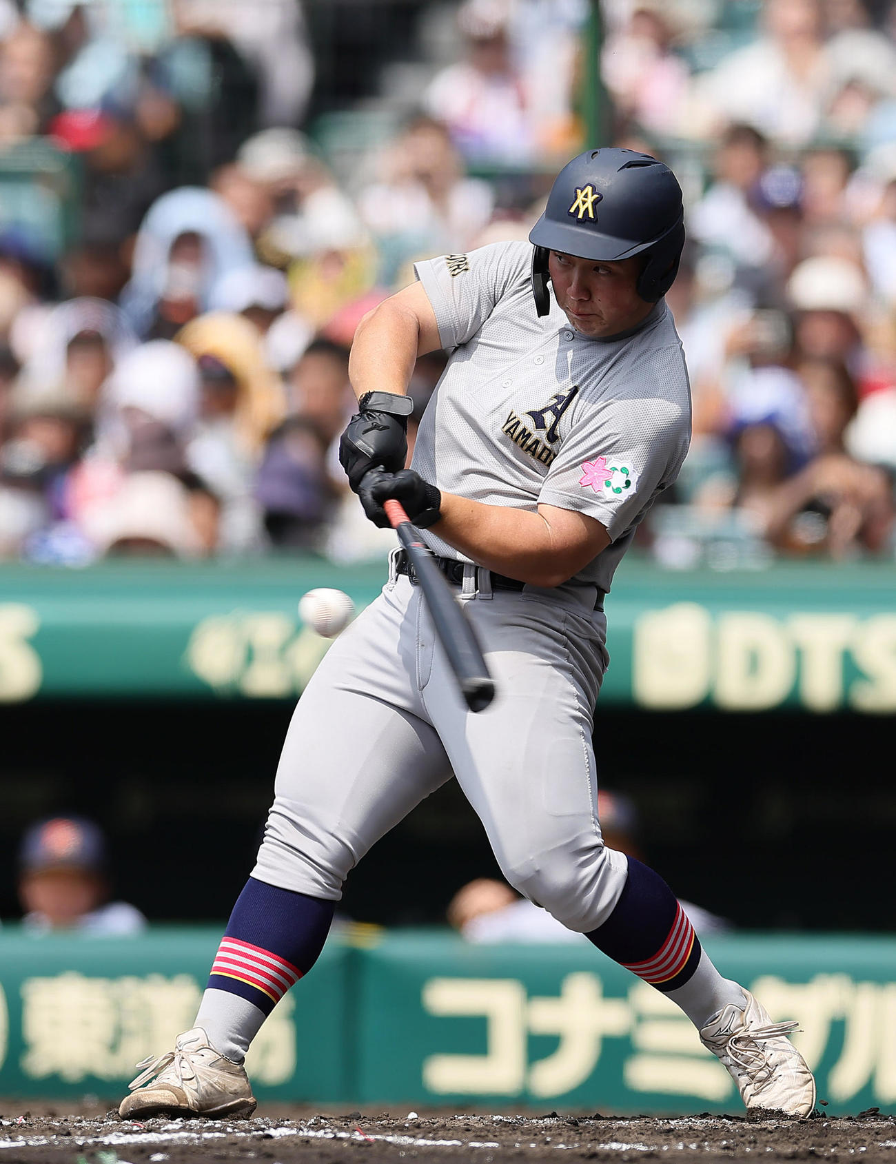 京都国際対青森山田　1回裏青森山田1死一、二塁、原田は先制適時二塁打を放つ（撮影・足立雅史）