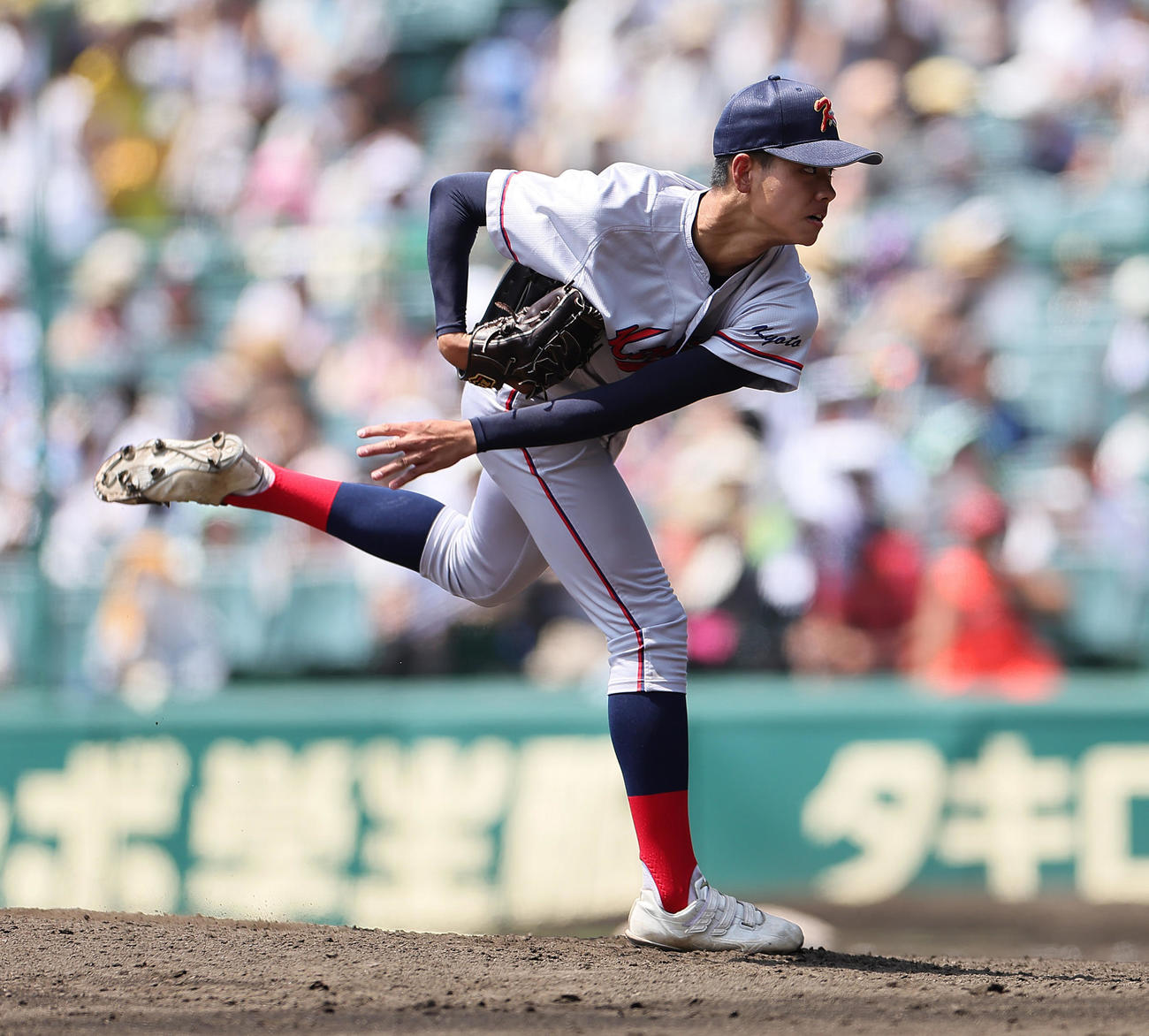 京都国際対青森山田　5回から登板した京都国際・西村（撮影・足立雅史）