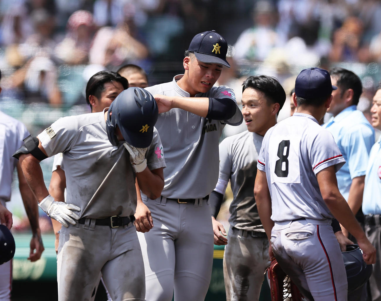 京都国際対青森山田　京都国際に敗れ、涙する青森山田・関（撮影・足立雅史）