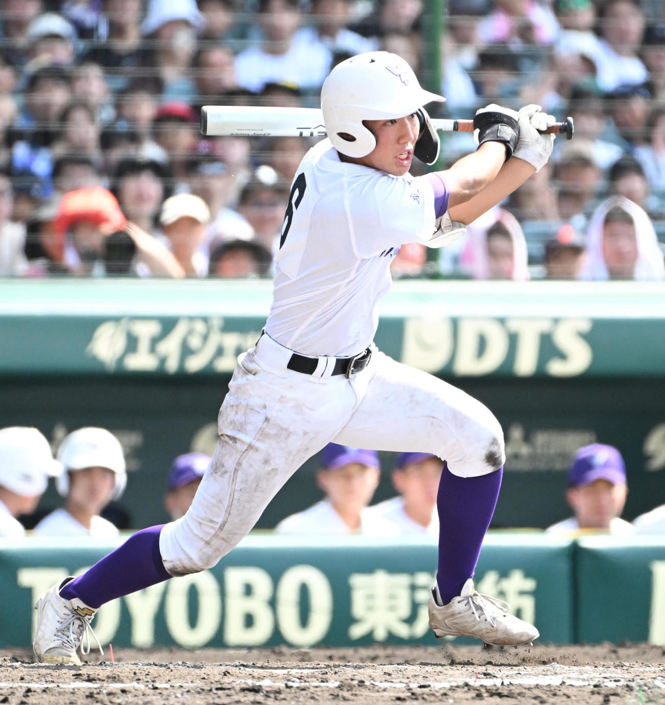 神村学園対関東第一　7回裏関東第一1死三塁、市川歩は勝ち越しの二適時内野安打を放つ（撮影・石井愛子）