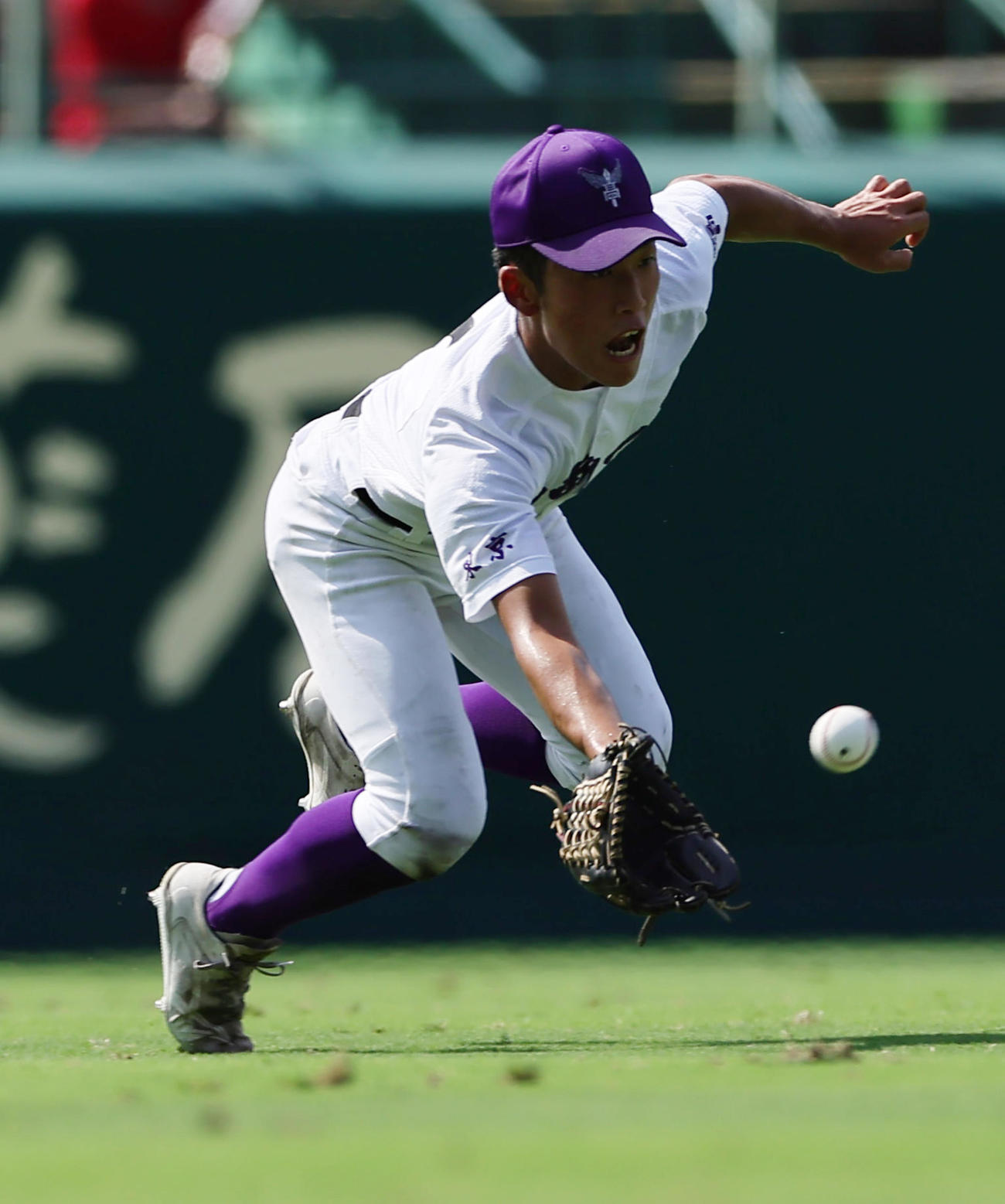 神村学園対関東第一　6回表神村学園1死、木下夢の打球を好捕する左翼手坂本（撮影・足立雅史）