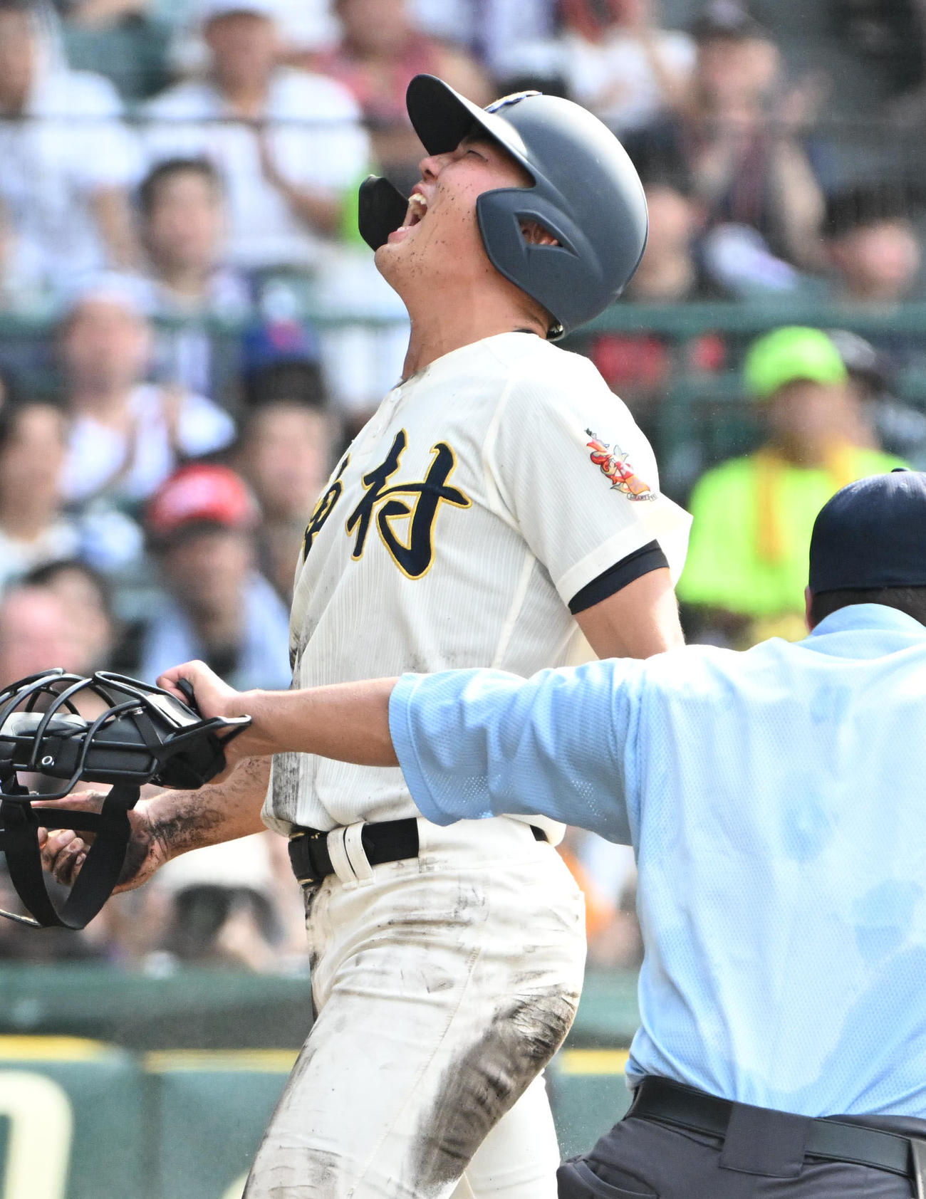 神村学園対関東第一　4回表神村学園2死二塁、上川床勇希の適時打で生還する正林輝大（撮影・石井愛子）