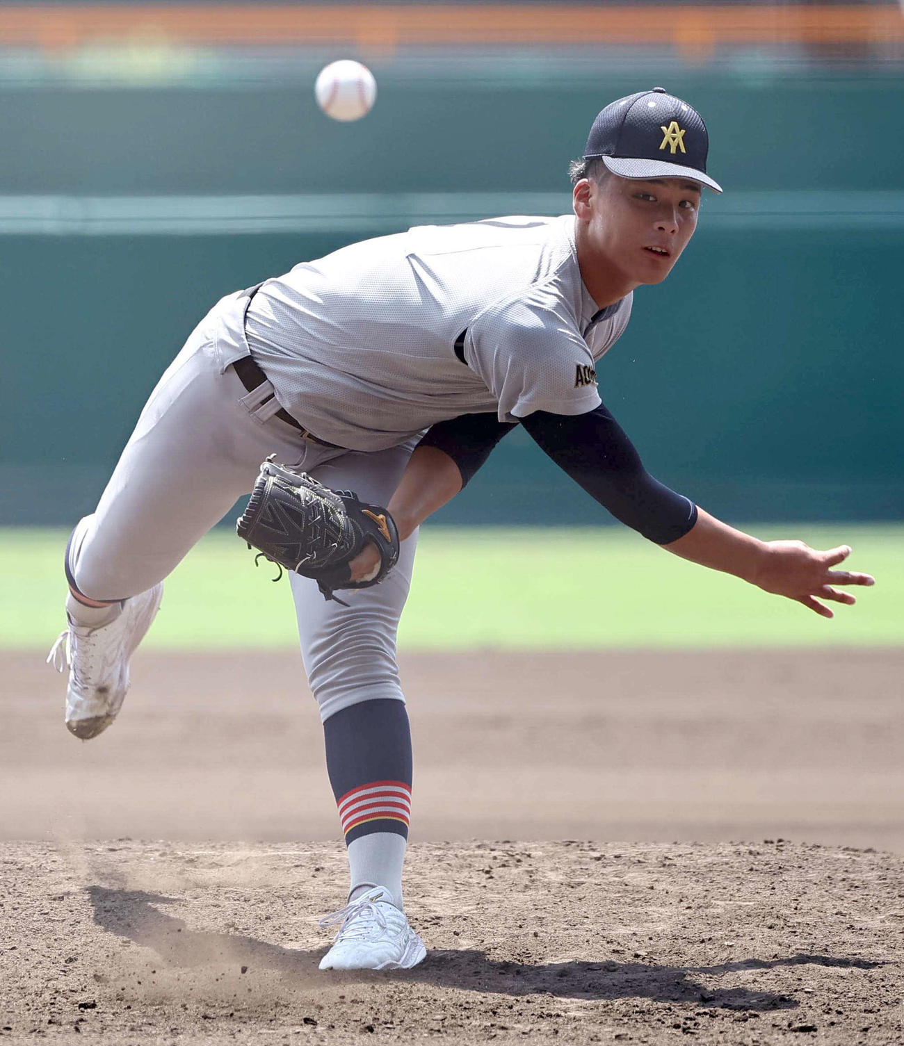 京都国際対青森山田　6回から登板する青森山田エース関（撮影・上田博志）