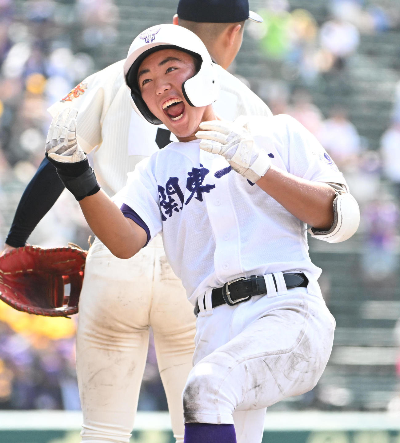 関東第一対神村学園　7回裏関東第一1死三塁、市川歩は勝ち越し打を放つ（撮影・石井愛子）