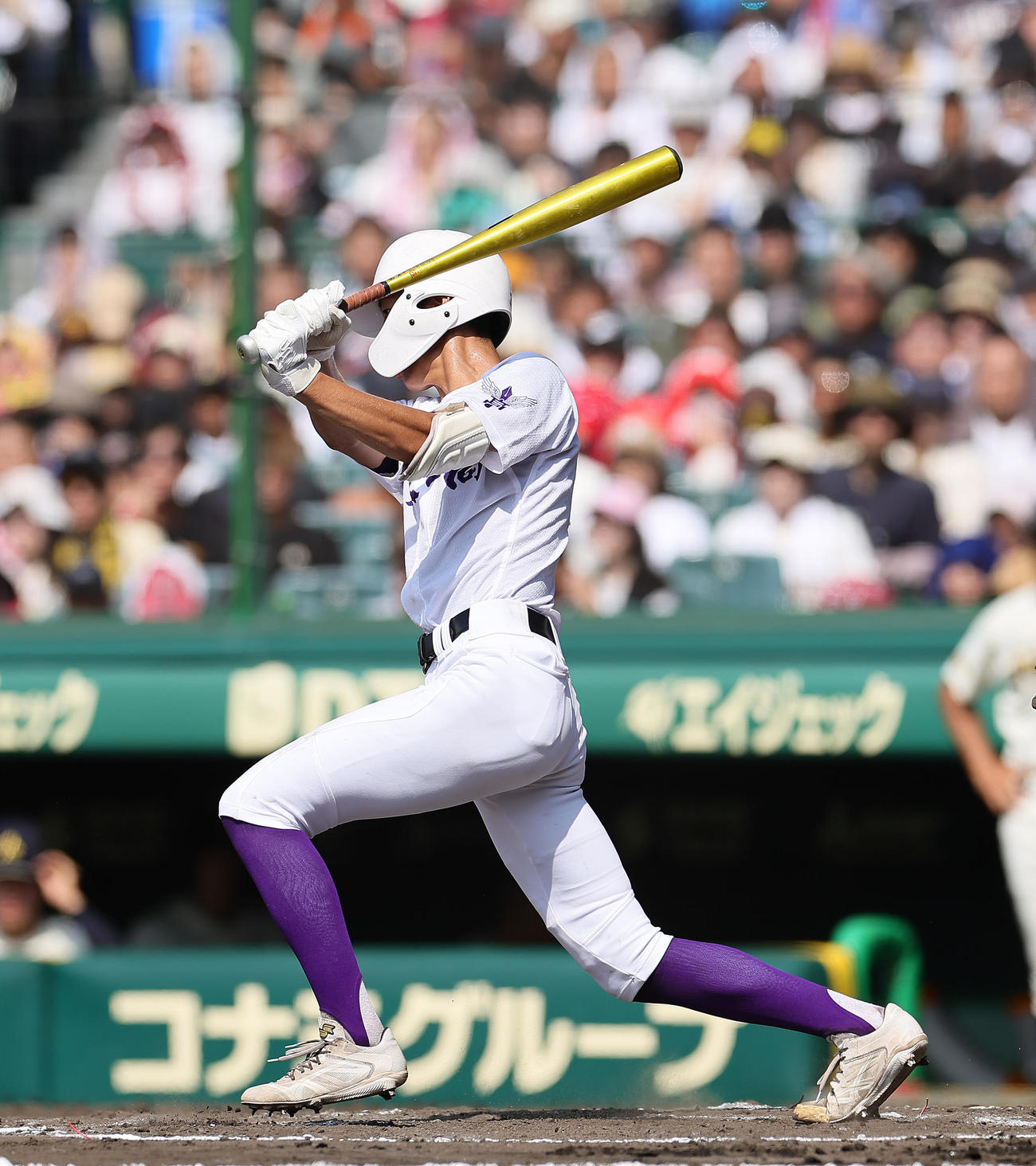 関東第一対神村学園　7回裏関東第一1死二塁、熊谷は右適時二塁打を放つ（撮影・足立雅史）