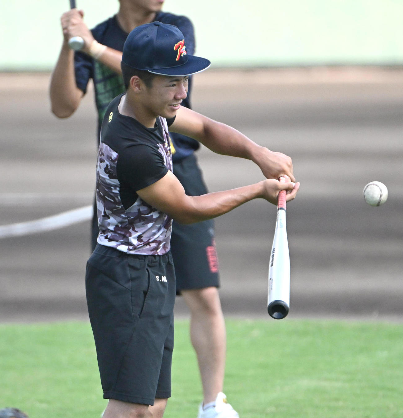 バッティング練習をする京都国際・三谷誠弥（撮影・石井愛子）（撮影・石井愛子）