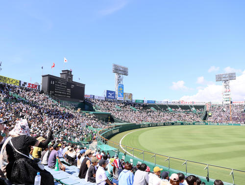 京都国際対関東第一　多くの観客が試合を見守る甲子園球場（撮影・上山淳一）
