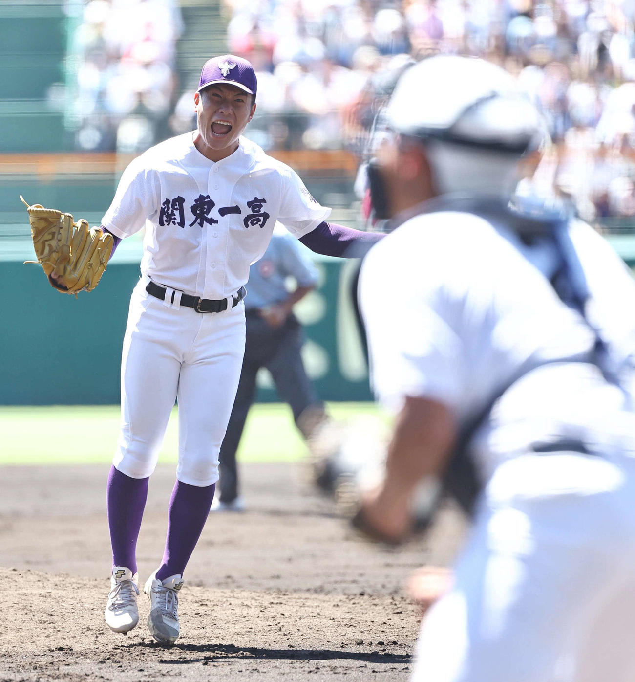 京都国際対関東第一　6回表京都国際2死二、三塁、高岸栄太郎から三振を奪い雄たけびをあげる畠中鉄心（撮影・上田博志）
