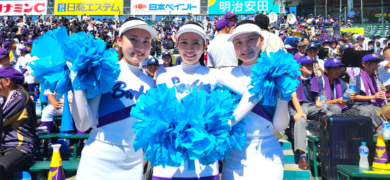 関東第一　アルプスから大きな声援をおくる、関東第一チアリーダー部（撮影・保坂淑子）