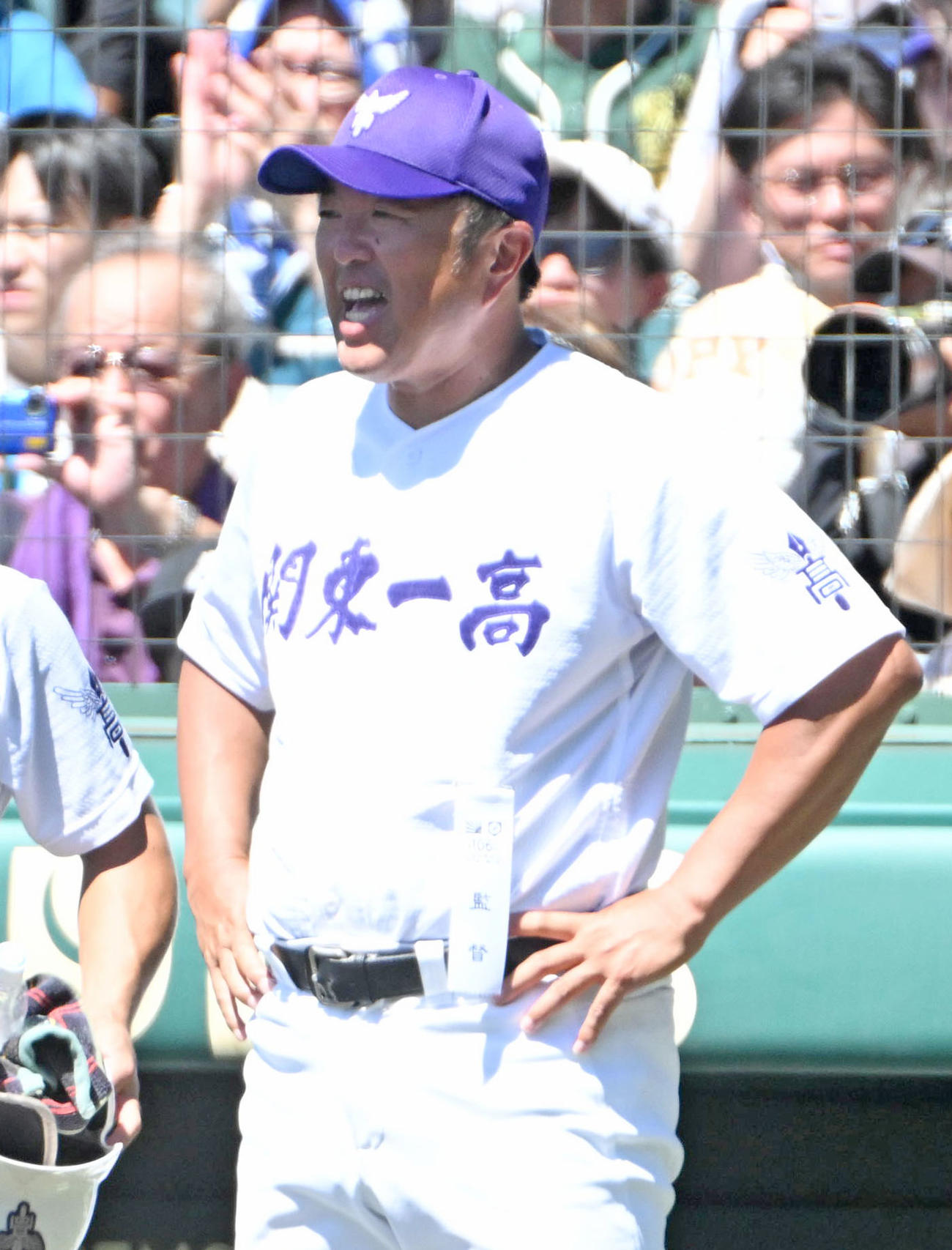 京都国際対関東第一　選手に声をかける関東第一の米沢貴光監督（撮影・石井愛子）