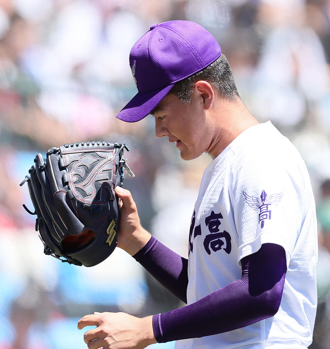 京都国際対関東第一　タイブレークの10回、関東第一・坂井遼はマウンドを降りる（撮影・足立雅史）