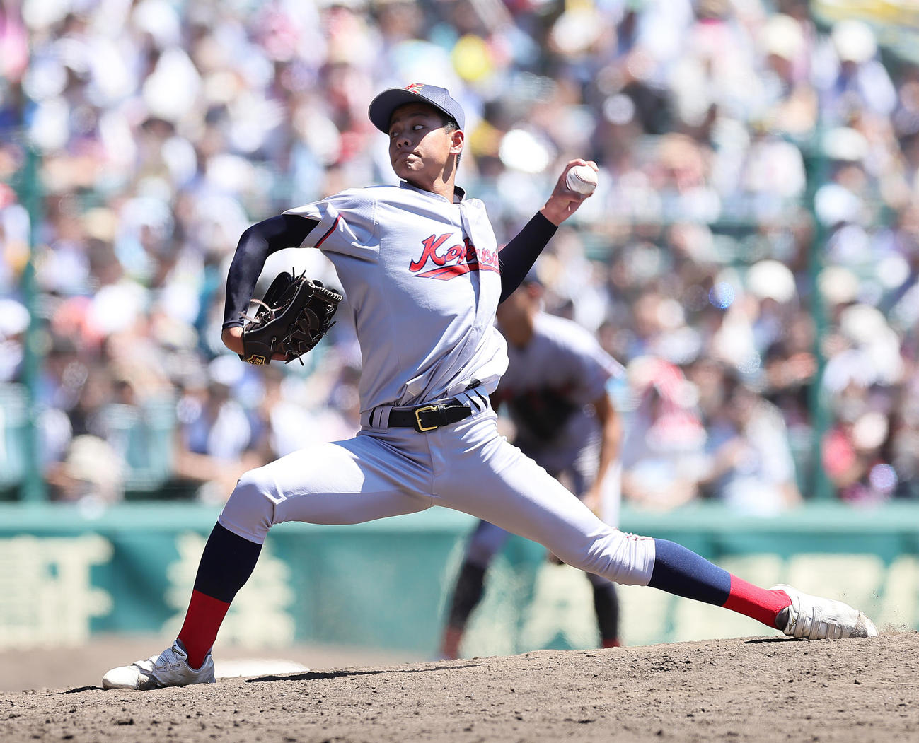 京都国際対関東第一　10回から登板した京都国際・西村（撮影・足立雅史）