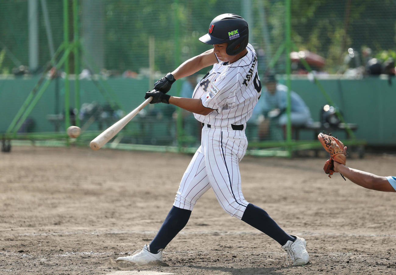 近大との練習試合でサヨナラ打を放つ徳丸（撮影・前田充）