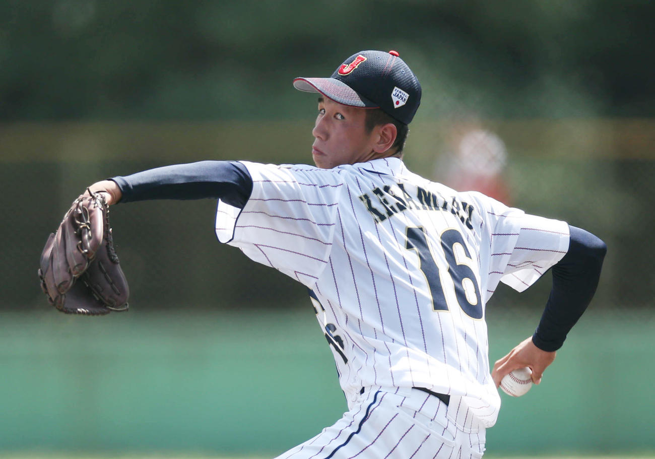 近大との練習試合で力投する今朝丸（撮影・前田充）