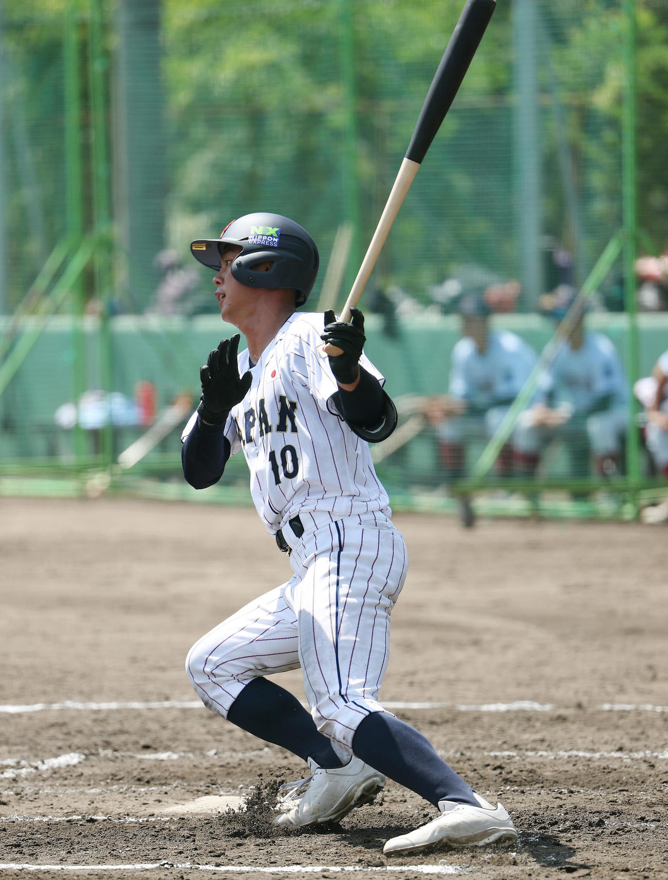 近大との練習試合で左前打を放つ宇野（撮影・前田充）