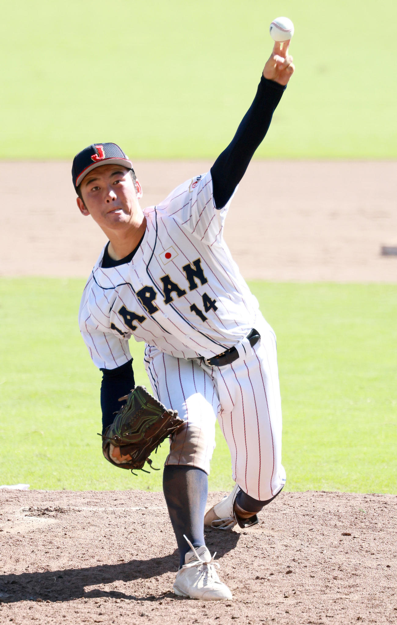 練習試合・U18日本代表対関西学生野球連盟選抜　7回に登板するU18日本代表・桜井（撮影・上山淳一）