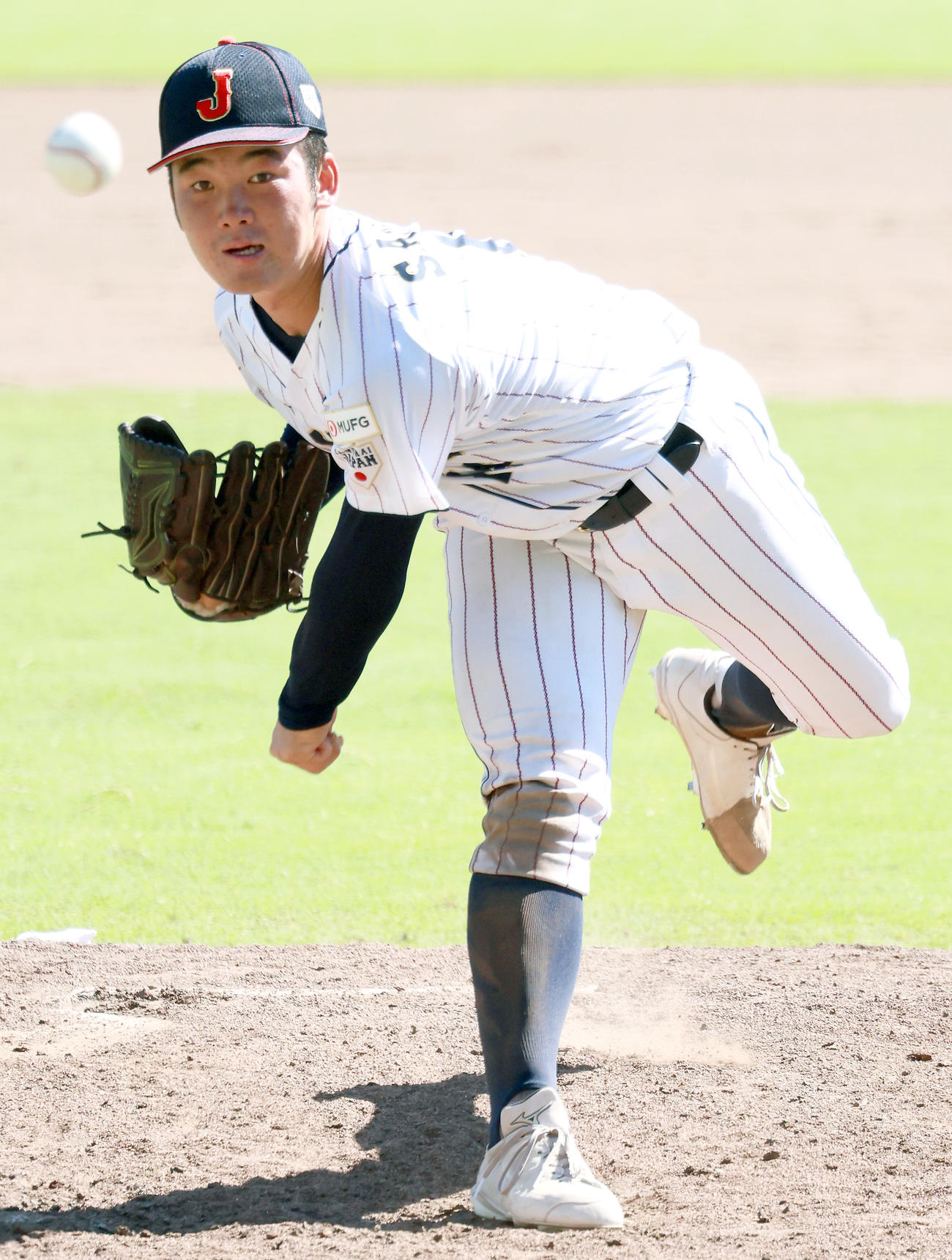 練習試合・U18日本代表対関西学生野球連盟選抜　7回に登板するU18日本代表・桜井（撮影・上山淳一）