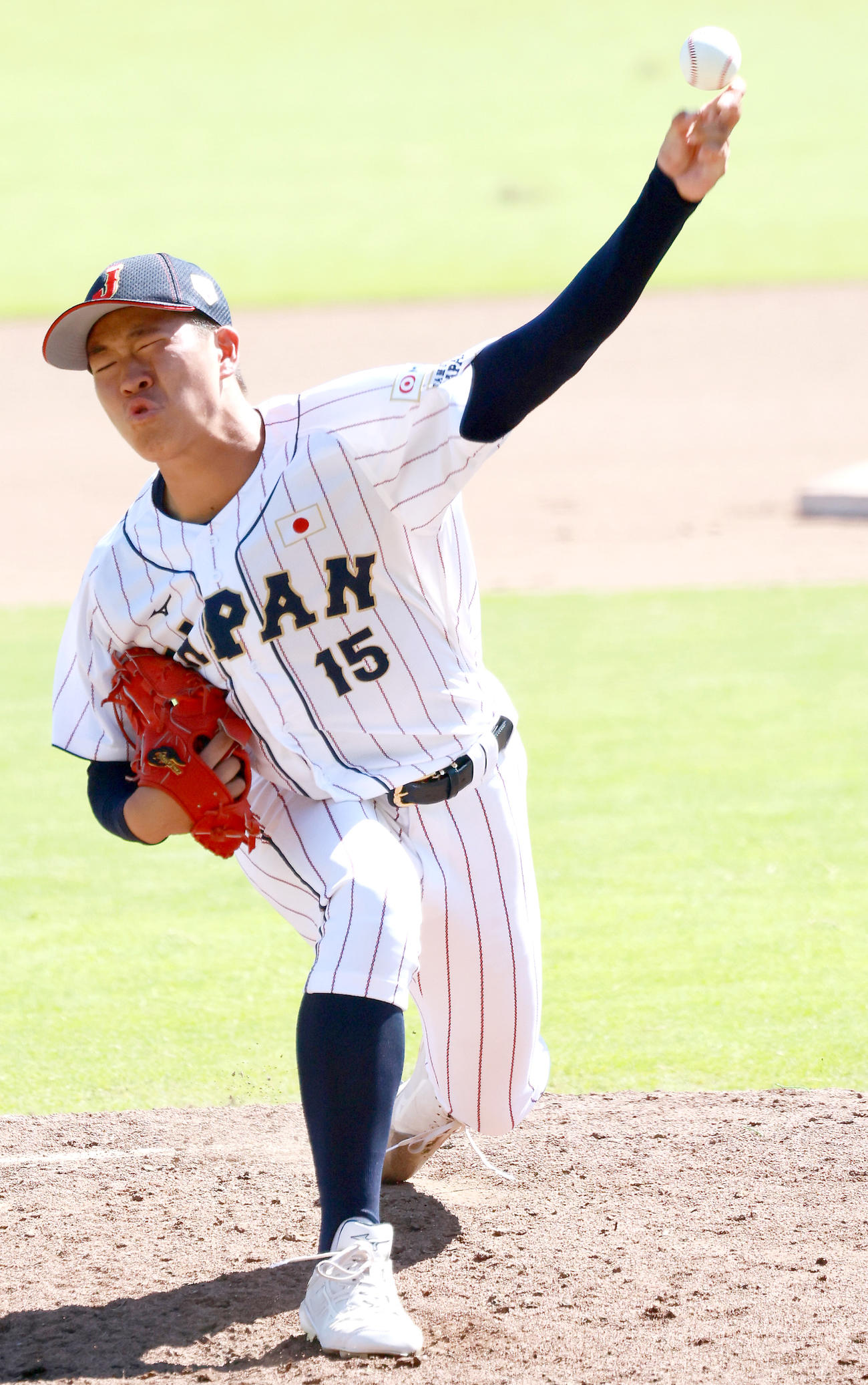 練習試合・U18日本代表対関西学生野球連盟選抜　5回に登板するU18日本代表・中崎（撮影・上山淳一）