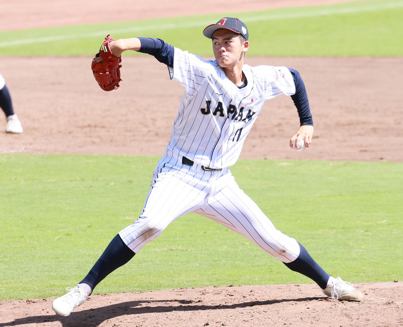 練習試合・U18日本代表対関西学生野球連盟選抜　3回表に登板するU18日本代表・藤田（撮影・上山淳一）