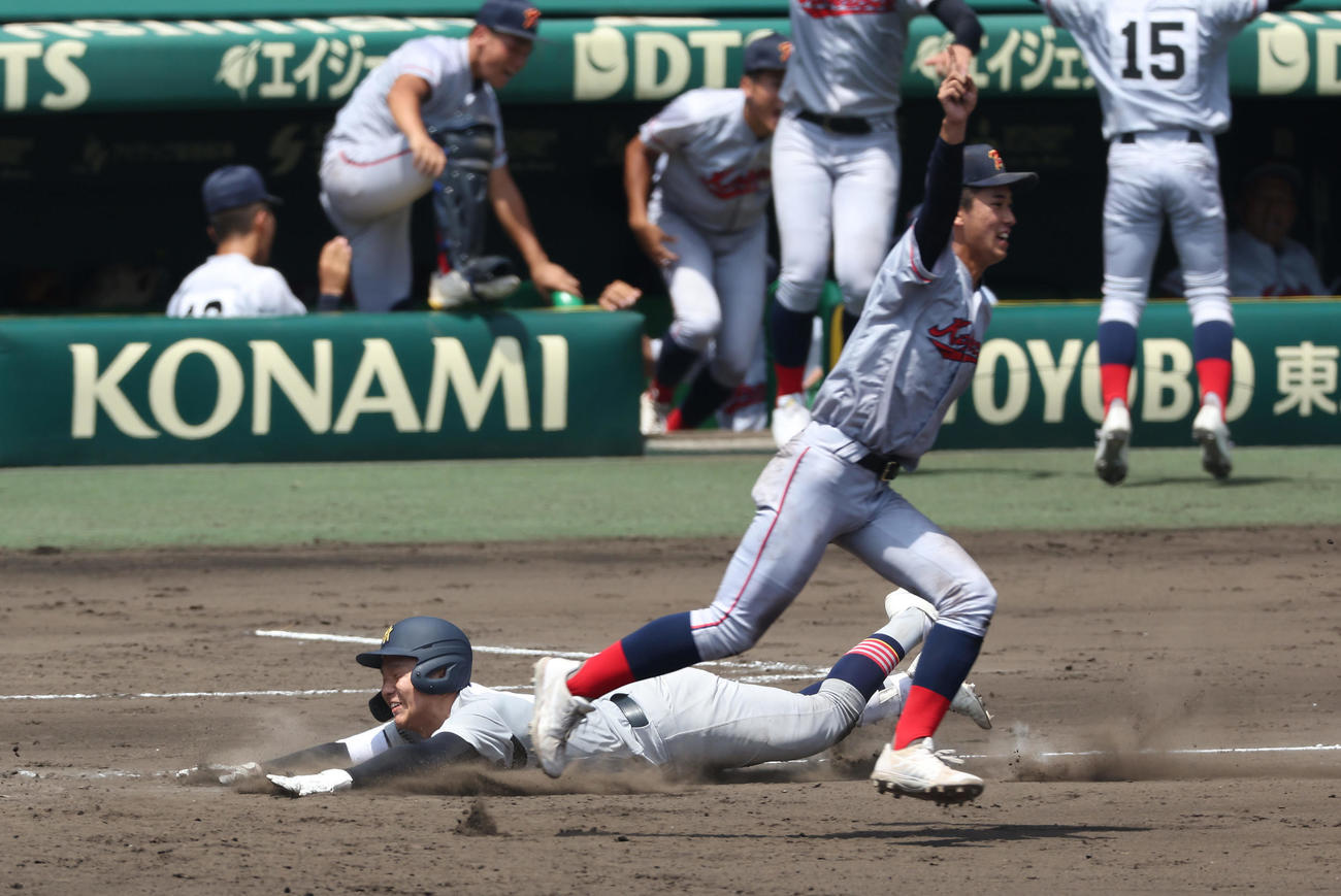 21日、京都国際戦の9回裏青森山田2死、橋場が二ゴロに倒れ試合終了となる