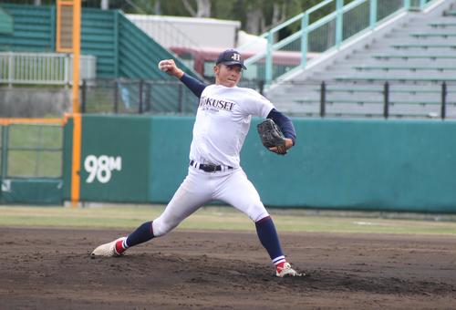 6月30日の地区代表決定戦で力投する北星学園大付・石田