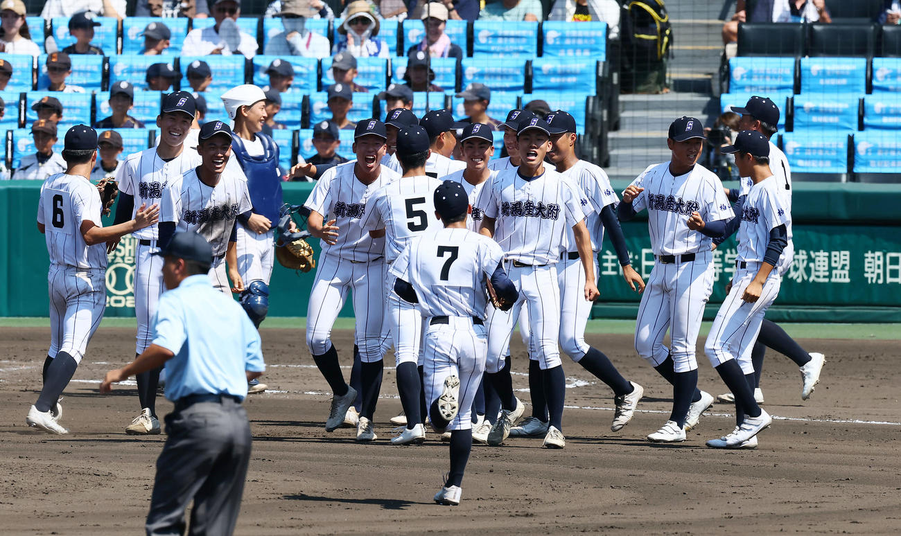 8月9日、夏の甲子園1回戦で花咲徳栄を破った新潟産大付