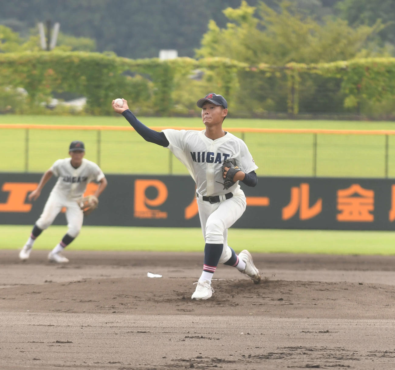 新潟の先発杉山は自己最長の6回を3安打2失点に抑える好投
