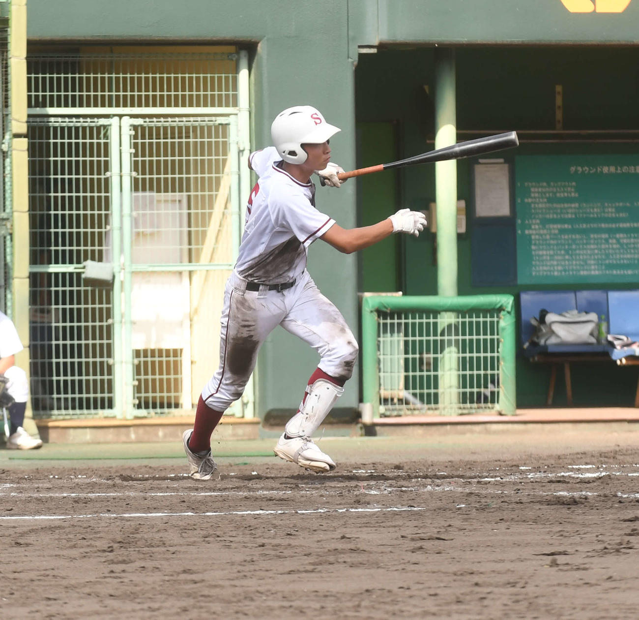 村上桜ケ丘の4番大滝は5回、先頭打者で中前打を放つ