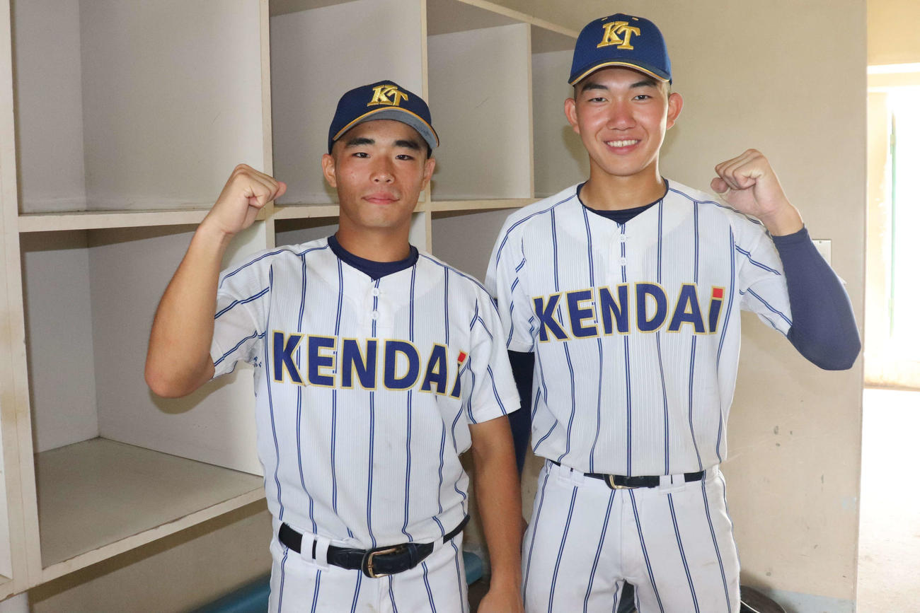 健大高崎、2ラン本塁打の栗原と、3安打2失点と好投したエース、石垣（撮影・保坂淑子）