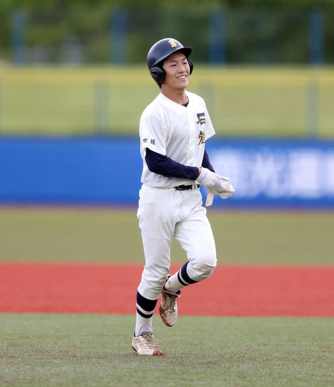 角田対石巻　9回裏石巻2死二塁、斎藤は左越えにサヨナラ適時二塁打を放ち笑顔（撮影・木村有優）