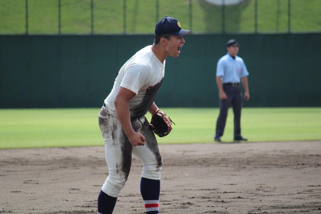 勝利の瞬間に絶叫した浦和学院・藤井（撮影・金子真仁）