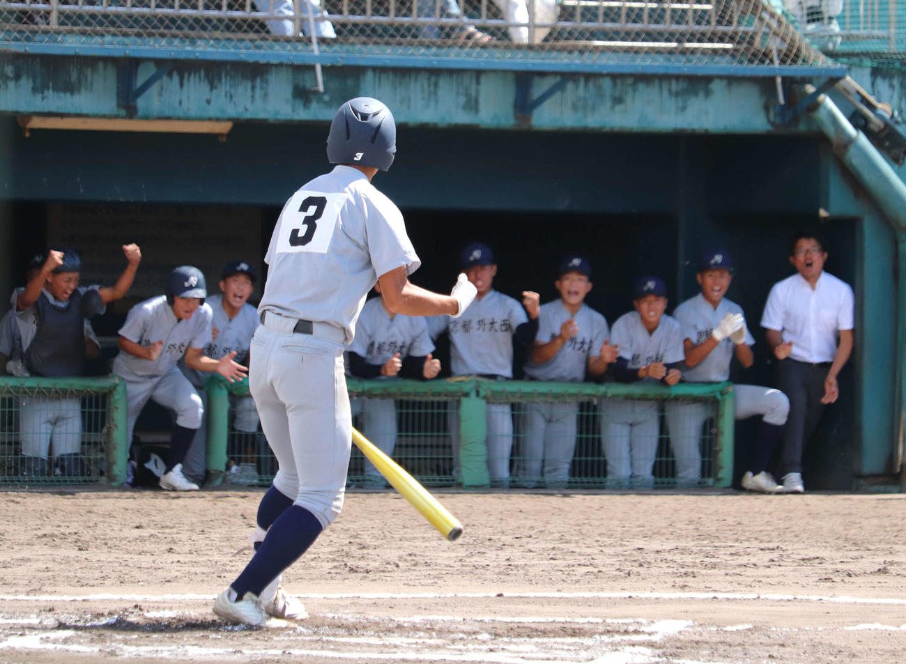 京都国際との4回戦　11回1死満塁で押し出し四球を選んだ、京都外大西の西村（撮影・中島麗）