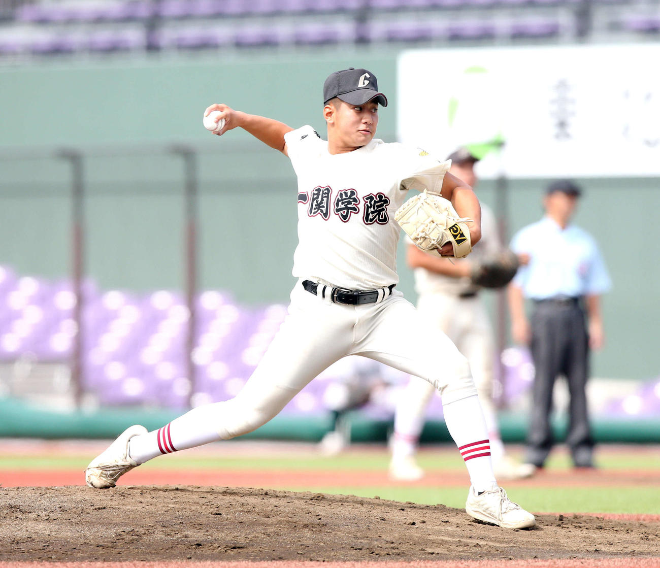 一関学院対専大北上　3回途中から救援登板した一関学院・青木遼（撮影・木村有優）