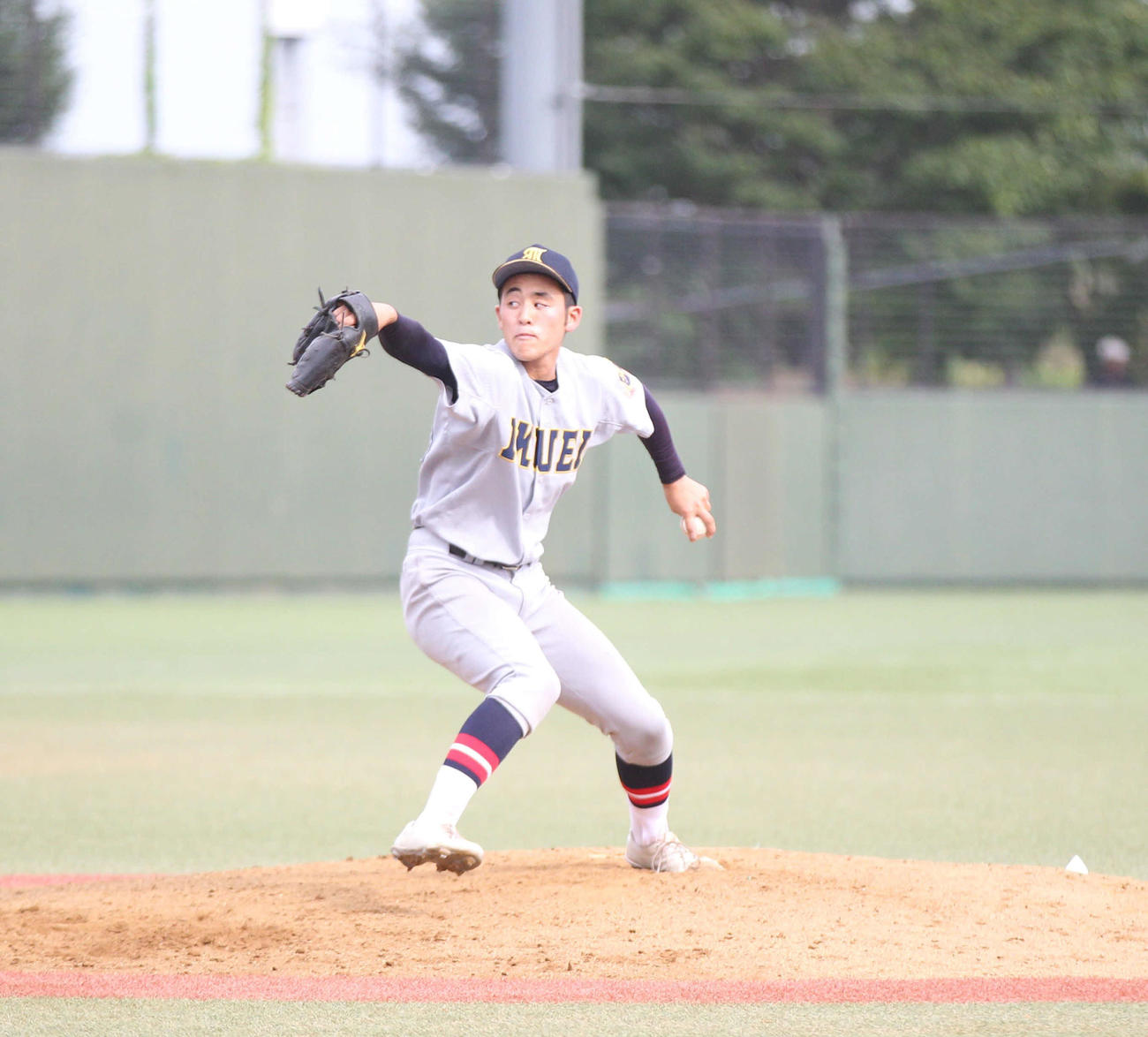5回から継投する仙台育英・竹内颯投手（撮影・高橋香奈）