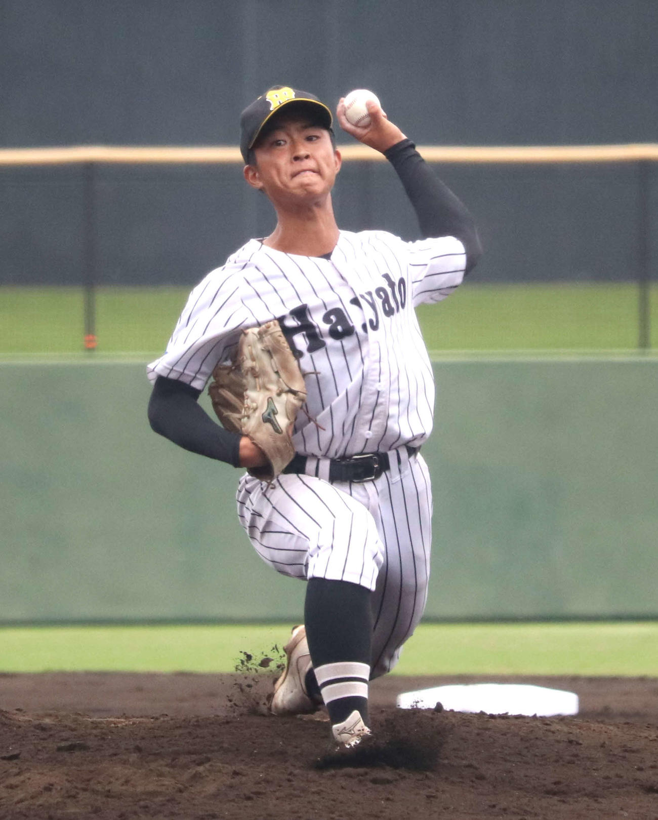 横浜隼人対向上　先発した横浜隼人・白鳥（撮影・佐瀬百合子）