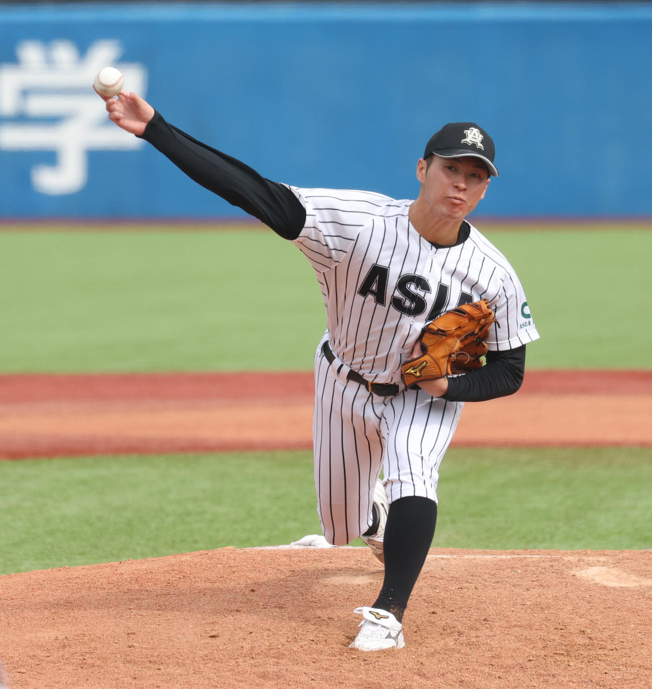 中大対亜大　先発した亜大・北嶋（撮影・柴田隆二）