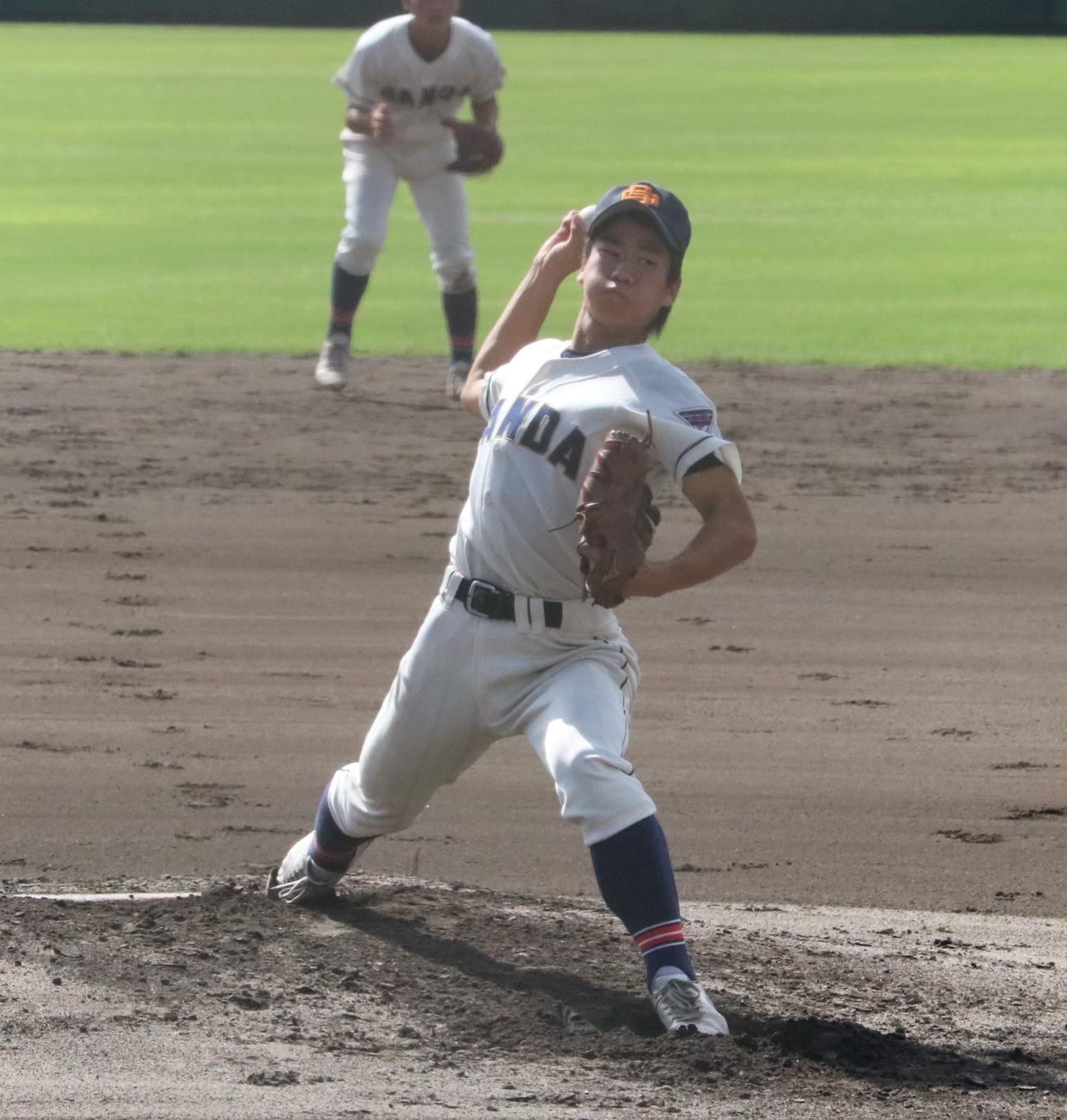 三田学園対神戸国際大付　三田学園先発の熊野（撮影・林亮佑）