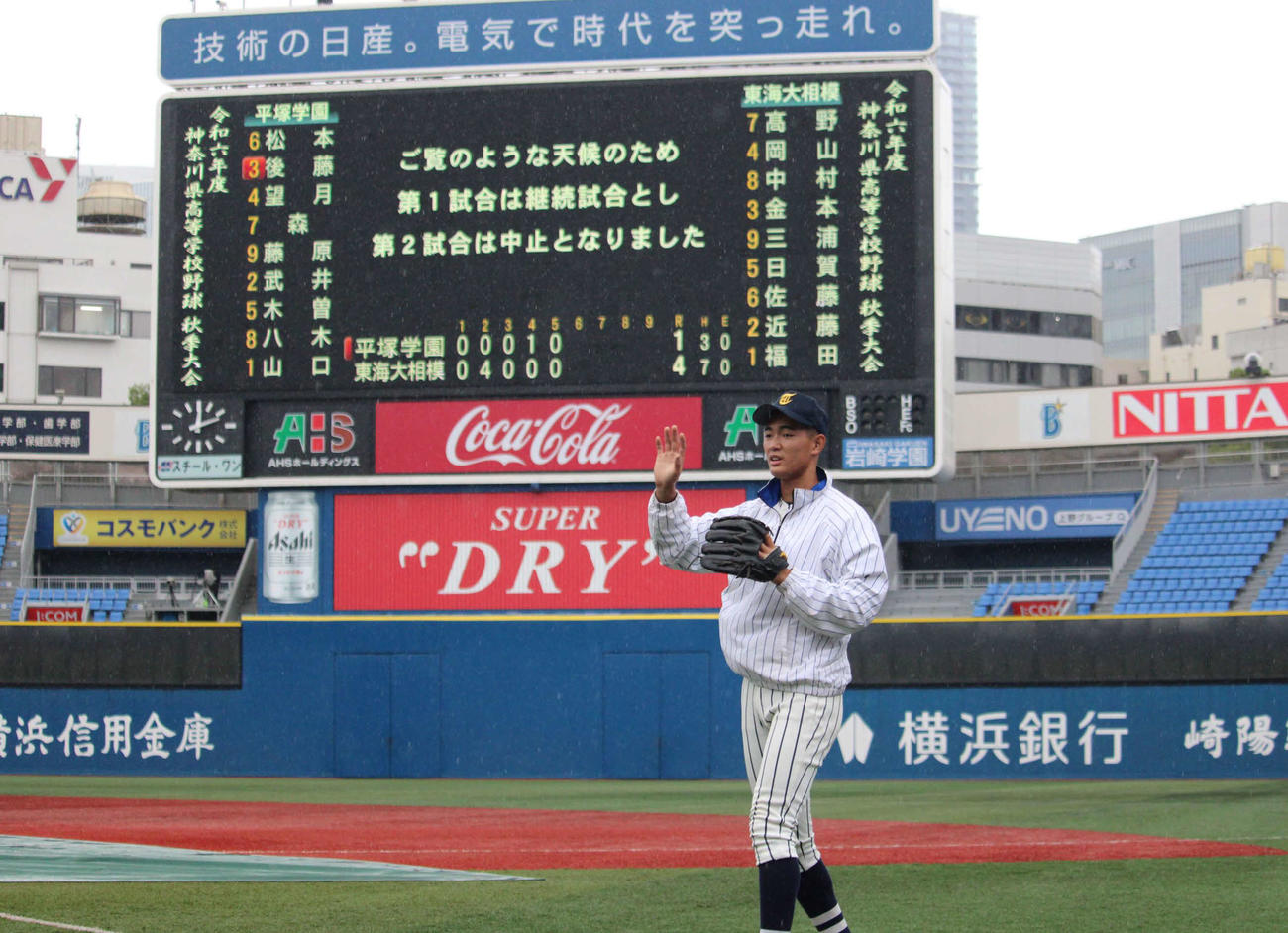 継続試合が決まりクールダウンする東海大相模・福田（撮影・金子真仁）