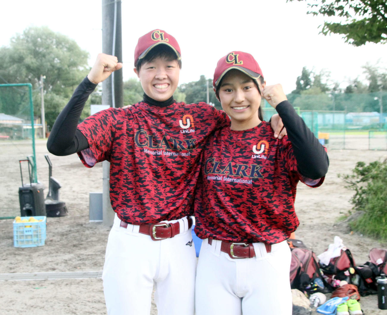 連覇を喜ぶ菊田（右）と山中バッテリー（撮影・木村有優）
