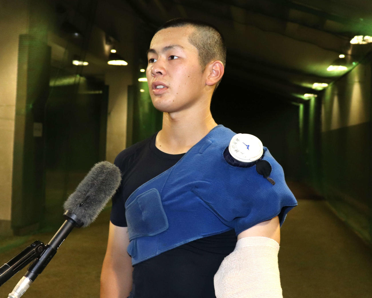 山城との京都大会3位決定戦　勝利し、取材に応じる北稜の先発・中村