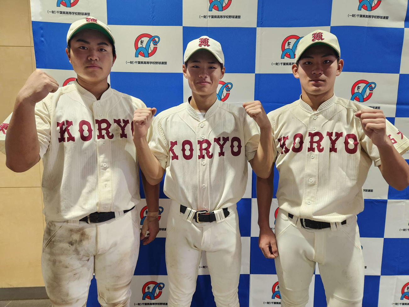 3年ぶりの関東大会出場を決めた拓大紅陵の（左から）加藤玄竜、宮沢和聖、内田悠雅（撮影・保坂淑子）