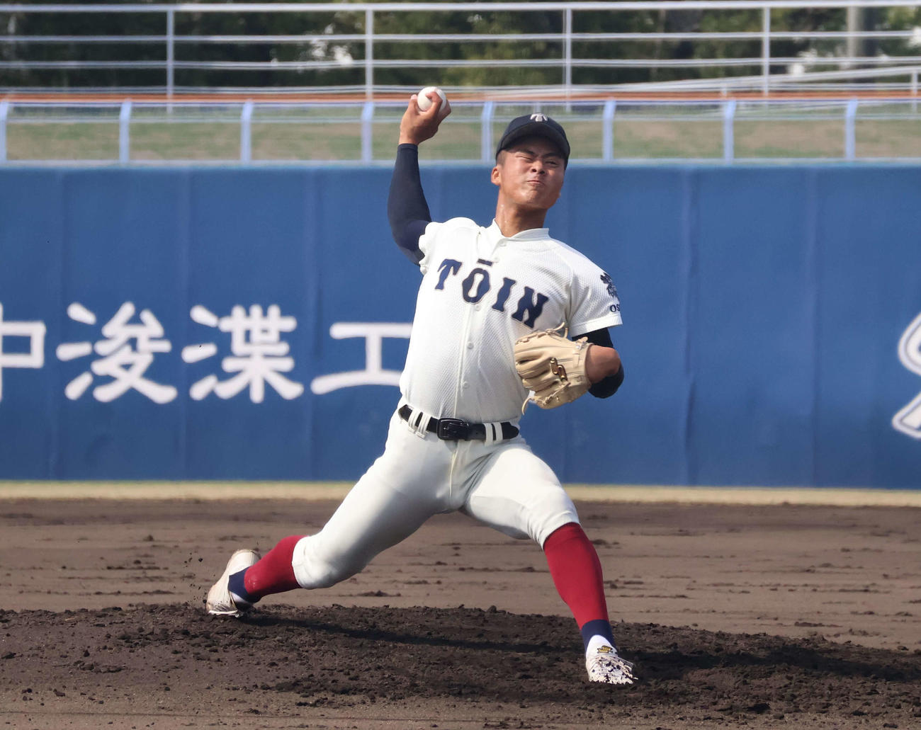 大院大高対大阪桐蔭　大阪桐蔭先発の中野（撮影・塚本光）