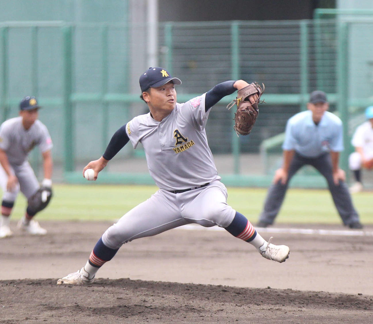 先発の青森山田・乕谷（撮影・高橋香奈）