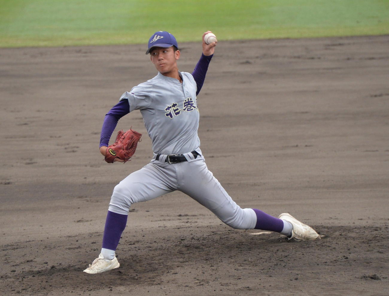 鶴岡東対花巻東　先発し、鶴岡東打線を5安打1失点に抑え完投勝利した花巻東・萬谷（撮影・浜本神威）